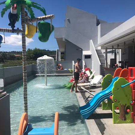 Apart-hotel Golden Coast Boutique - Luxury Living