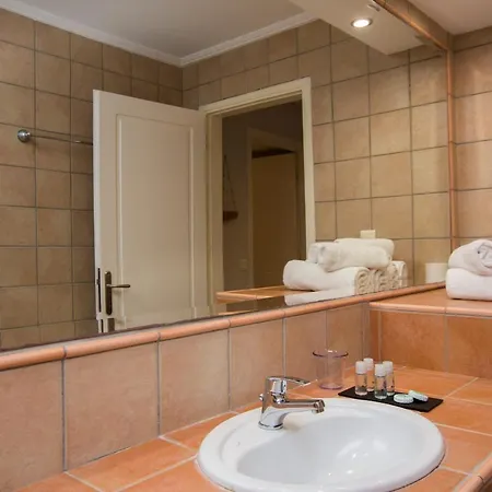Golden Coast Boutique - Luxury Living Apart-hotel Kypseli