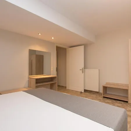 Golden Coast Boutique - Luxury Living Apart-hotel Kypseli