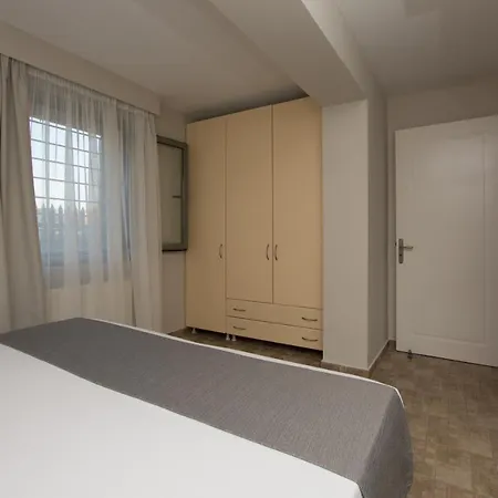 Golden Coast Boutique - Luxury Living Apart-hotel 4*