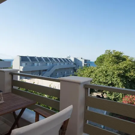 아파트호텔 Golden Coast Boutique - Luxury Living 4*